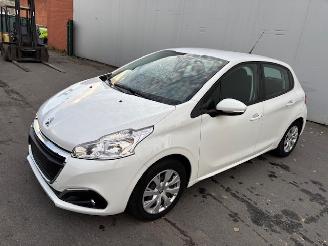 Peugeot 208  picture 2