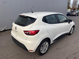 krockskadad bil auto Renault Clio  2019/6