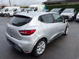 krockskadad bil auto Renault Clio  2017/9