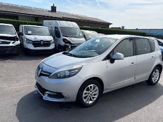 damaged passenger cars Renault Scenic  2015/4