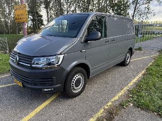 krockskadad bil bedrijf Volkswagen Transporter 2.0 TDI L1H2 Highline 2019/3