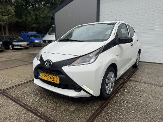  Toyota Aygo 1.0 X-now Airco NAP! Lichte schade 2017/1