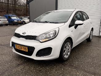 damaged passenger cars Kia Rio 1.2 CVVT Comfortline Airco NAP! 2014/1