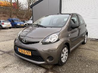 Damaged car Toyota Aygo 1.0 VVT-i Now Airco NAP! 2013/1