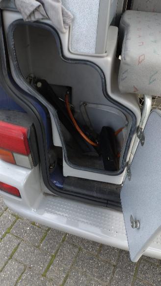 Carthago  2.5 TDI Buscamper AC Cruise slaaphefdak Super mooi geen roest picture 31