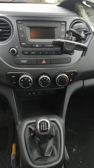 Hyundai I-10 1.0i Comfort deluxe 17000 km mooie auto! picture 16