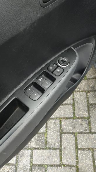 Hyundai I-10 1.0i Comfort deluxe 17000 km mooie auto! picture 10