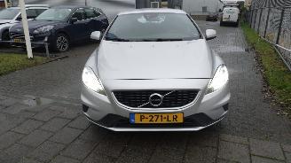 Volvo V-40 v-40 D2 2.0 diesel R-design 80.000 km Nieuwe auto!!!! Supermooi! picture 2