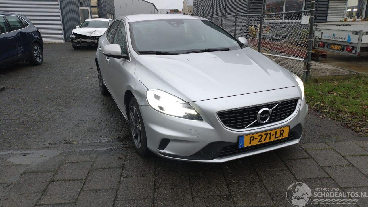 Volvo V-40 v-40 D2 2.0 diesel R-design 80.000 km Nieuwe auto!!!! Supermooi!