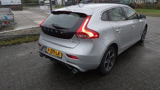 Volvo V-40 v-40 D2 2.0 diesel R-design 80.000 km Nieuwe auto!!!! Supermooi! picture 7