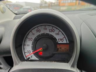 Toyota Aygo 1.0 Comfort Weinig schade picture 12