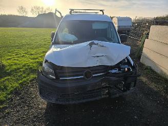 Damaged car Volkswagen Caddy  2017/6