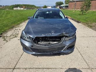 Unfallwagen Mercedes E-klasse  2015/9