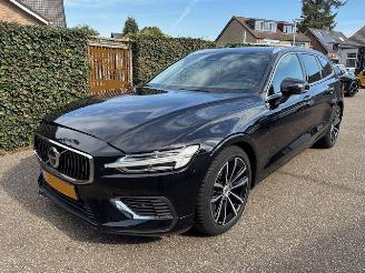 damaged passenger cars Volvo V-60 2.0 T6 Plug-in hybrid AWD 253 PK AUTOMAAT 2023/9