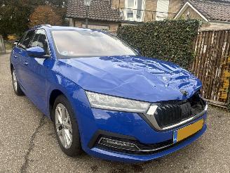krockskadad bil auto Skoda Octavia 1.0-E HYBRIDE AUTOMAAT 2024 2024/4