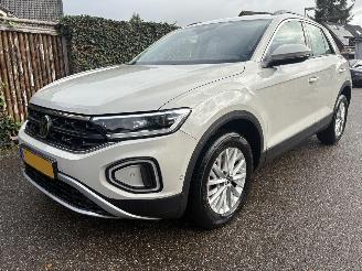 Schadeauto Volkswagen T-Roc 1.5 TSI Life AUTOMAAT 2023 2023/7