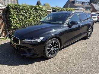 skadebil auto Volvo V-60 2.0 V60 Momentum Advantage AUTOMAAT 174PK 2020/10