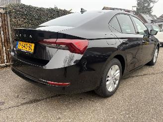 damaged passenger cars Skoda Octavia 1.0 TSI SPORT 110 PK NAP NIEUWSTAAT 2022/11