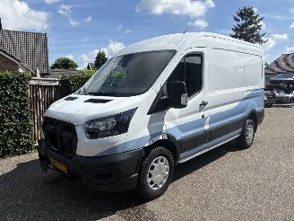 krockskadad bil bedrijf Ford Transit 350 2.0 TDCI L2H2 LANG 130PK 2023/4