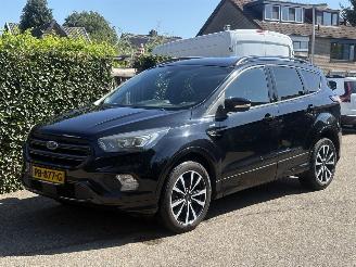 krockskadad bil auto Ford Kuga 1.5 TDCi ST-Line AUTOMAAT 2017/7