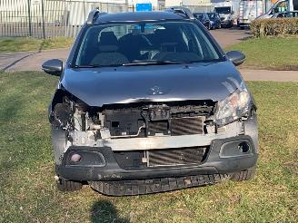 Damaged car Peugeot 2008 1.2 Vti 12V PureTech 82 MPV  Benzine 1.199cc 60kW (82pk) 2014/8