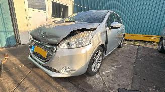 Coche accidentado Peugeot 208 1.6 2013/2