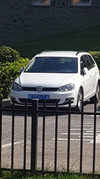 Vaurioauto  passenger cars Volkswagen Golf  2015/7