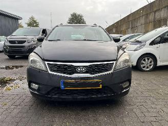 skadebil auto Kia Cee d 1.4 CVVT 16V Combi/o  Benzine 1.396cc 77kW (105pk) FWD 2010-10/2012-12 (EDF5PN; EDF5PO) G4FA 2011/9