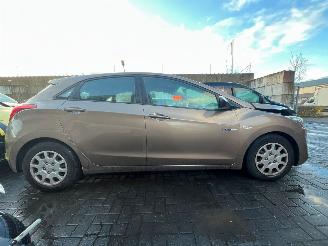 Hyundai I-30 1.6 GDI Blue 16V Hatchback  Benzine 1.591cc 99kW (135pk) FWD 2011-12/2016-12 (GDHB5P5; GDHB5P6; GDHB5PD; GDHB5PE) G4FD; EURO4 picture 4