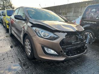 Hyundai I-30 1.6 GDI Blue 16V Hatchback  Benzine 1.591cc 99kW (135pk) FWD 2011-12/2016-12 (GDHB5P5; GDHB5P6; GDHB5PD; GDHB5PE) G4FD; EURO4 picture 3