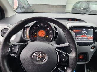 Toyota Aygo 1.0 12V VVT-i Hatchback  Benzine 998cc 53kW (72pk) FWD (KGB40) 1KRFE picture 2