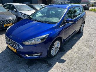 Unfallwagen Ford Focus Wagon 1.0 First Edition 2014/11