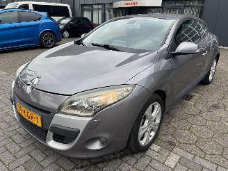 uszkodzony samochody osobowe Renault Mégane Coupe 1.6 16V. 81KW 2009/11