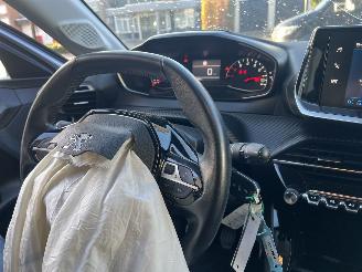 Peugeot 208 PureTech 75 picture 12