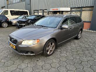 Unfallwagen Volvo V-70 2.5T Kinetic 2008/12