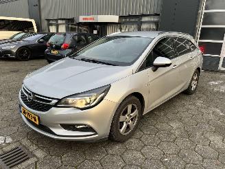 Schadeauto Opel Astra SPORTS TOURER+ 1.4 Innovation 2016/5