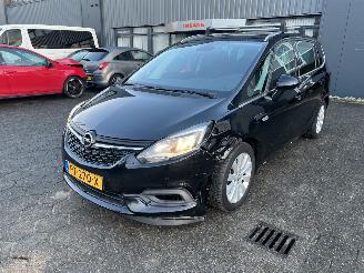 krockskadad bil auto Opel Zafira 1.4 T Online Edition 7p 2017/9