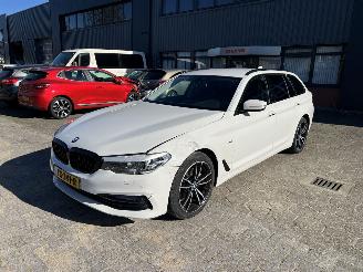 uszkodzony samochody osobowe BMW 5-serie 520i High Executive 2018/3