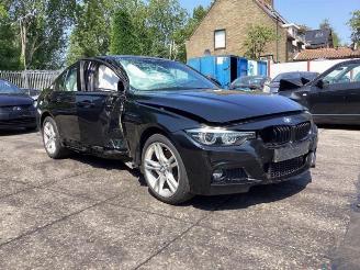Coche siniestrado BMW 3-serie 3 serie (F30), Sedan, 2011 / 2018 320i 2.0 16V 2018/10