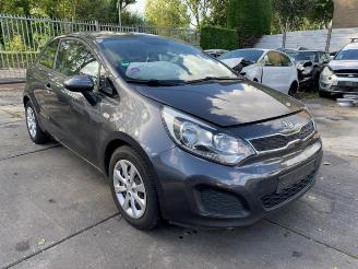 Vrakbiler auto Kia Rio Rio III (UB), Hatchback, 2011 / 2017 1.2 CVVT 16V 2012/6