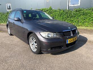 uszkodzony samochody osobowe BMW 3-serie 320i 16V Combi/o  Benzine 1.995cc 110kW (150pk) RWD 2005-09/2012-06 (VR71; VR72) N46B20B 2006/1