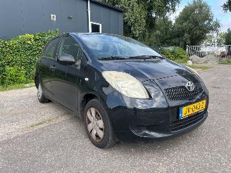 damaged passenger cars Toyota Yaris 1.0 12V VVT-i Hatchback  Benzine 998cc 51kW (69pk) FWD 2005-08/2011-12 (KSP90) 1KRFE 2006/3