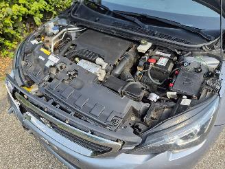 Peugeot 308 1.2 12V e-THP PureTech 130 picture 10