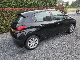 Peugeot 208 PureTech Active picture 2