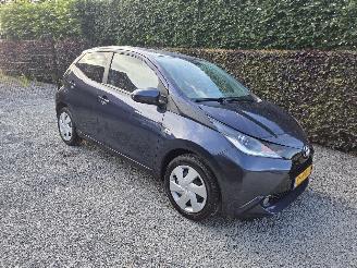 uszkodzony samochody osobowe Toyota Aygo 1.0 VVT-I X-Play 2018/5