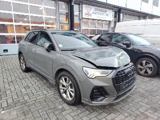 Schadeauto Audi Q3 S-Line DSG Matrix Leder Camera 2.0 tdi 2019/6