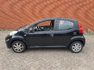 Peugeot 107 1.0 12V 5-DEURS picture 2