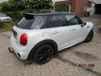 Mini Cooper 1.5 picture 3