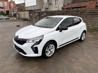 Damaged car Renault Clio 5 0.9I TCE 90 2024/5