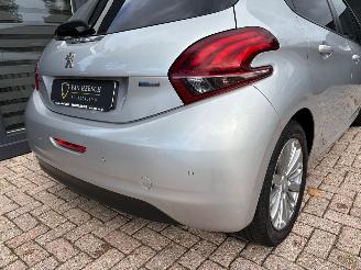 Peugeot 208 1.2 PureTech Style 5 deurs | Navi Lm-velgen Pdc picture 9